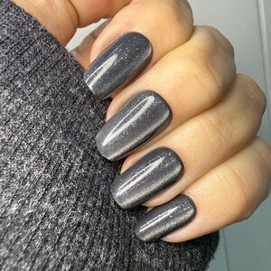 Red Aspen Glacial Gleam Press-On Nails - Black and Gray